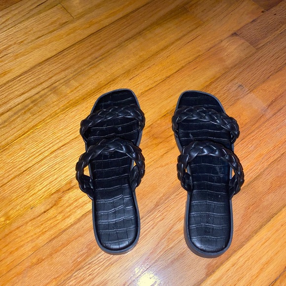 Cushionaire Braided Sandals - Picture 8 of 9